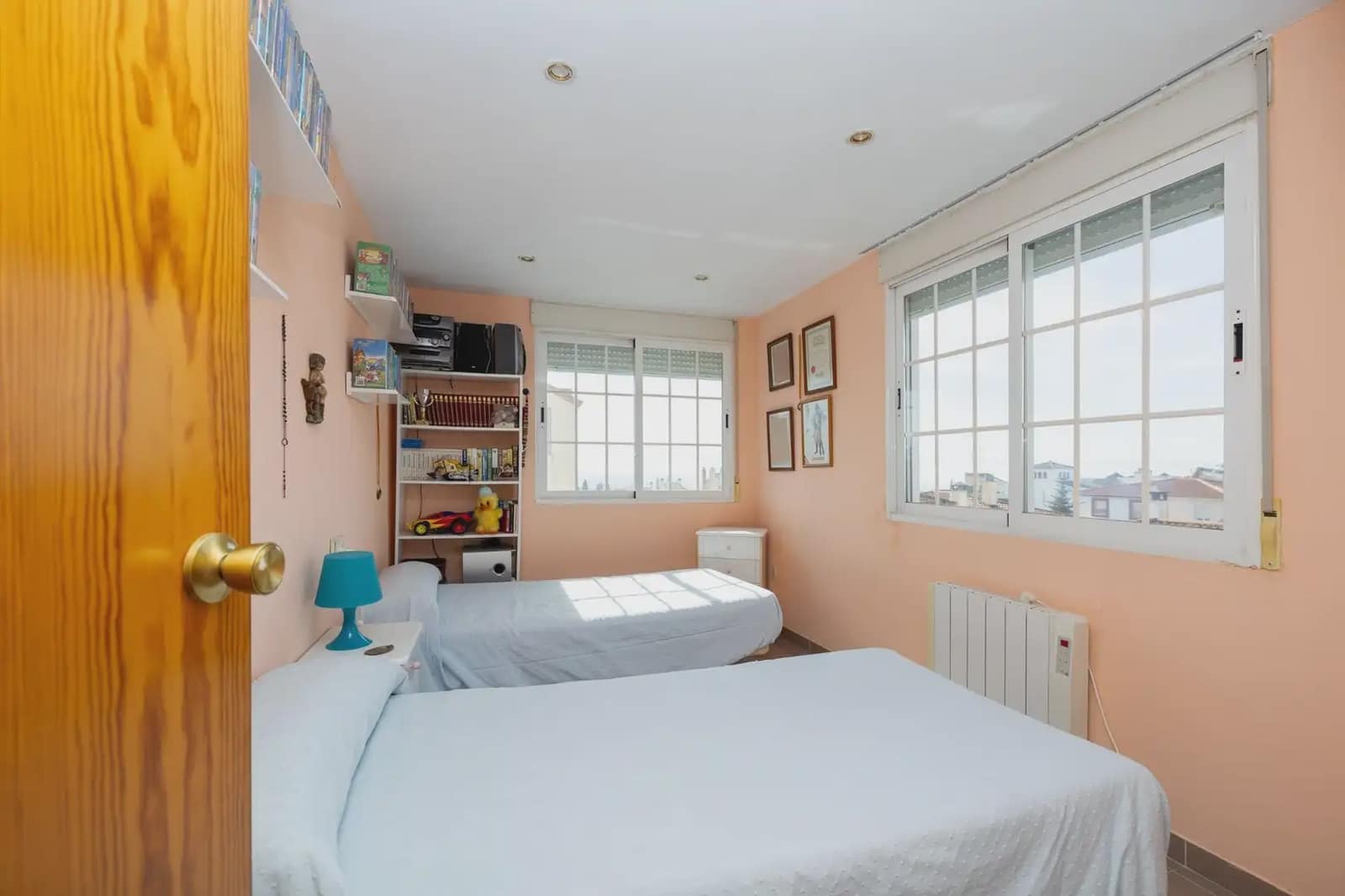 Dom blizniak na sprzedaż w Peligros z basenem garażem - 420 000 € (Ref: 9836985)