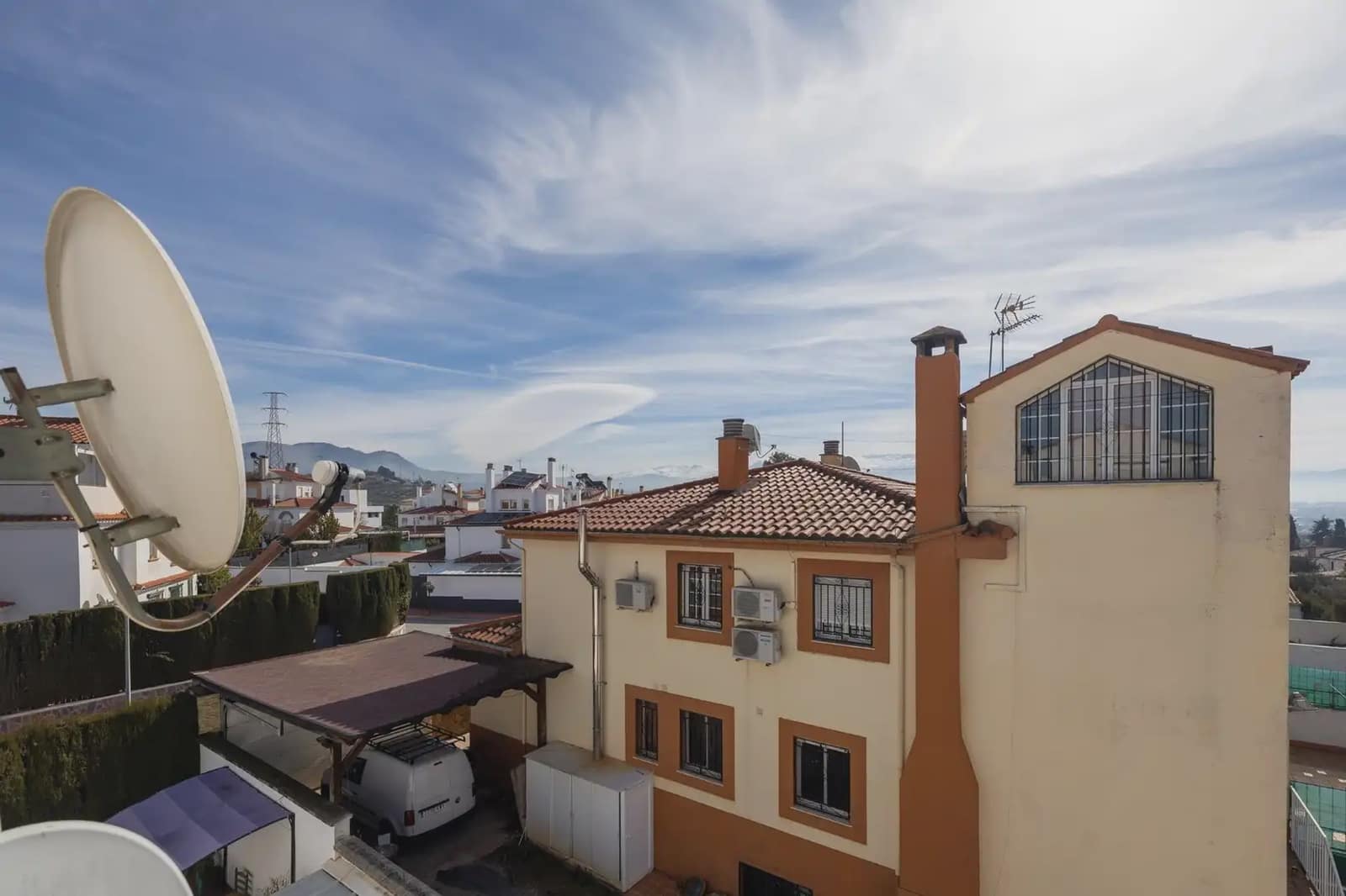 Dom blizniak na sprzedaż w Peligros z basenem garażem - 420 000 € (Ref: 9836985)