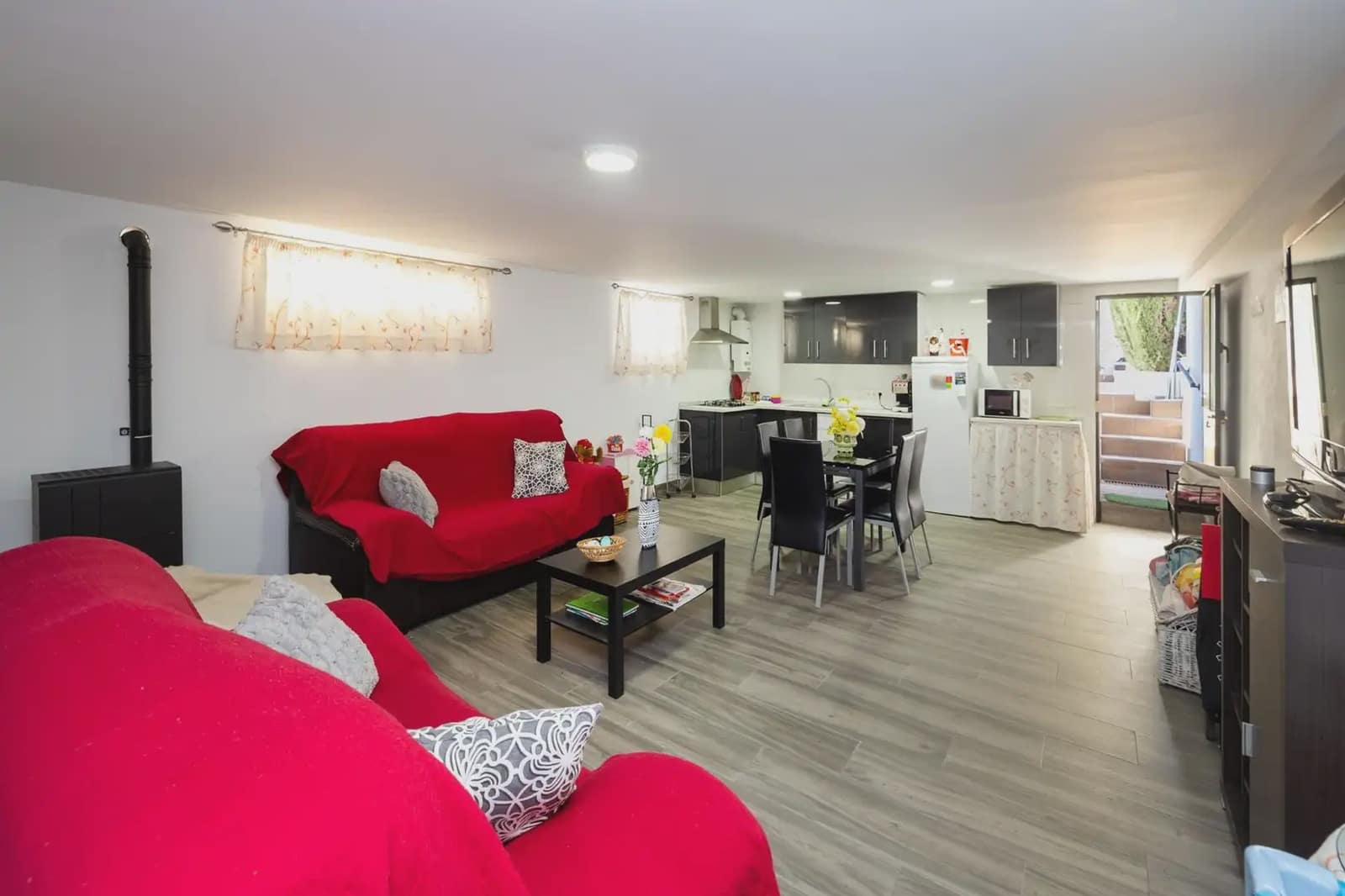 Dom blizniak na sprzedaż w Peligros z basenem garażem - 420 000 € (Ref: 9836985)