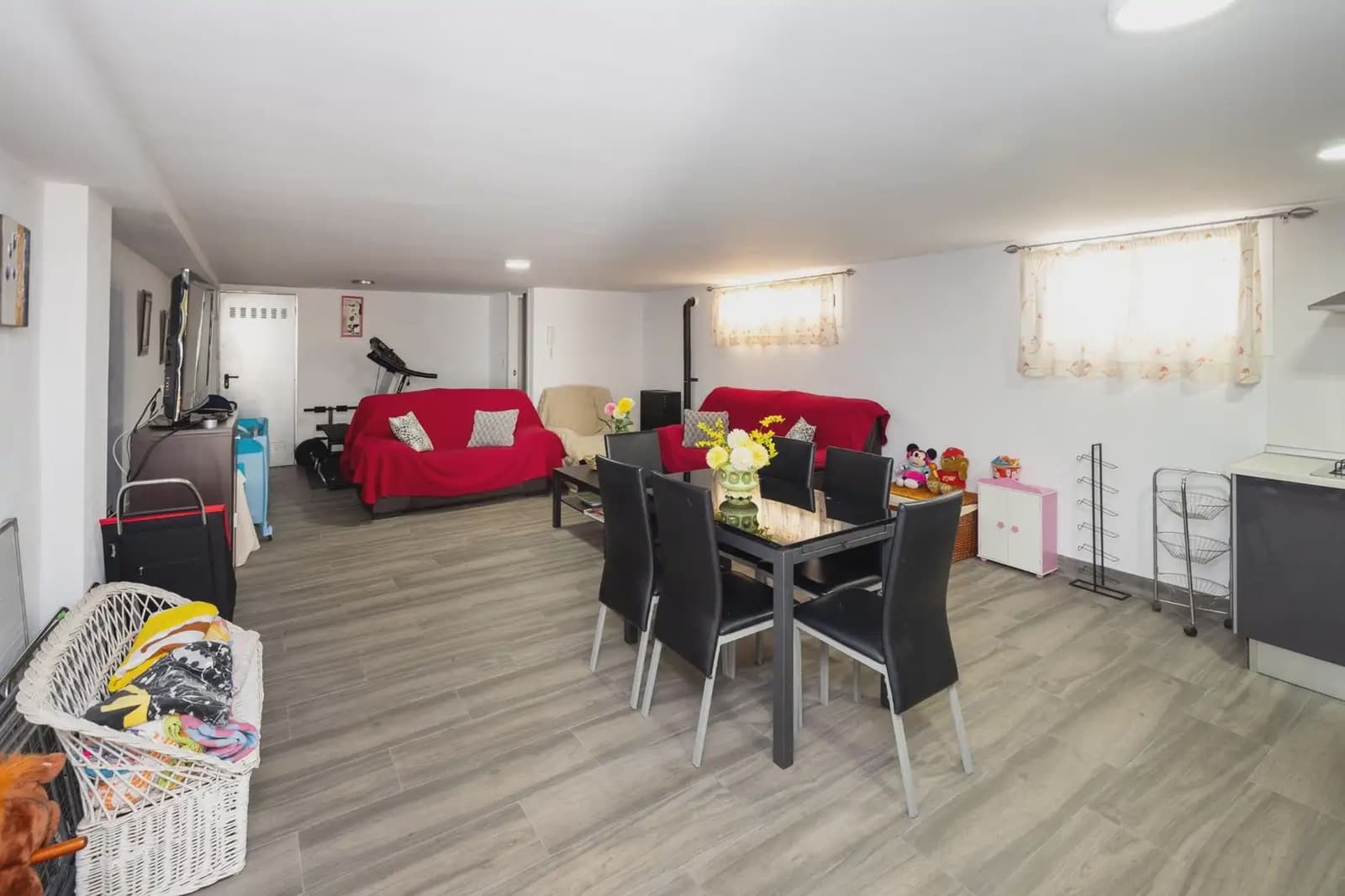 Dom blizniak na sprzedaż w Peligros z basenem garażem - 420 000 € (Ref: 9836985)