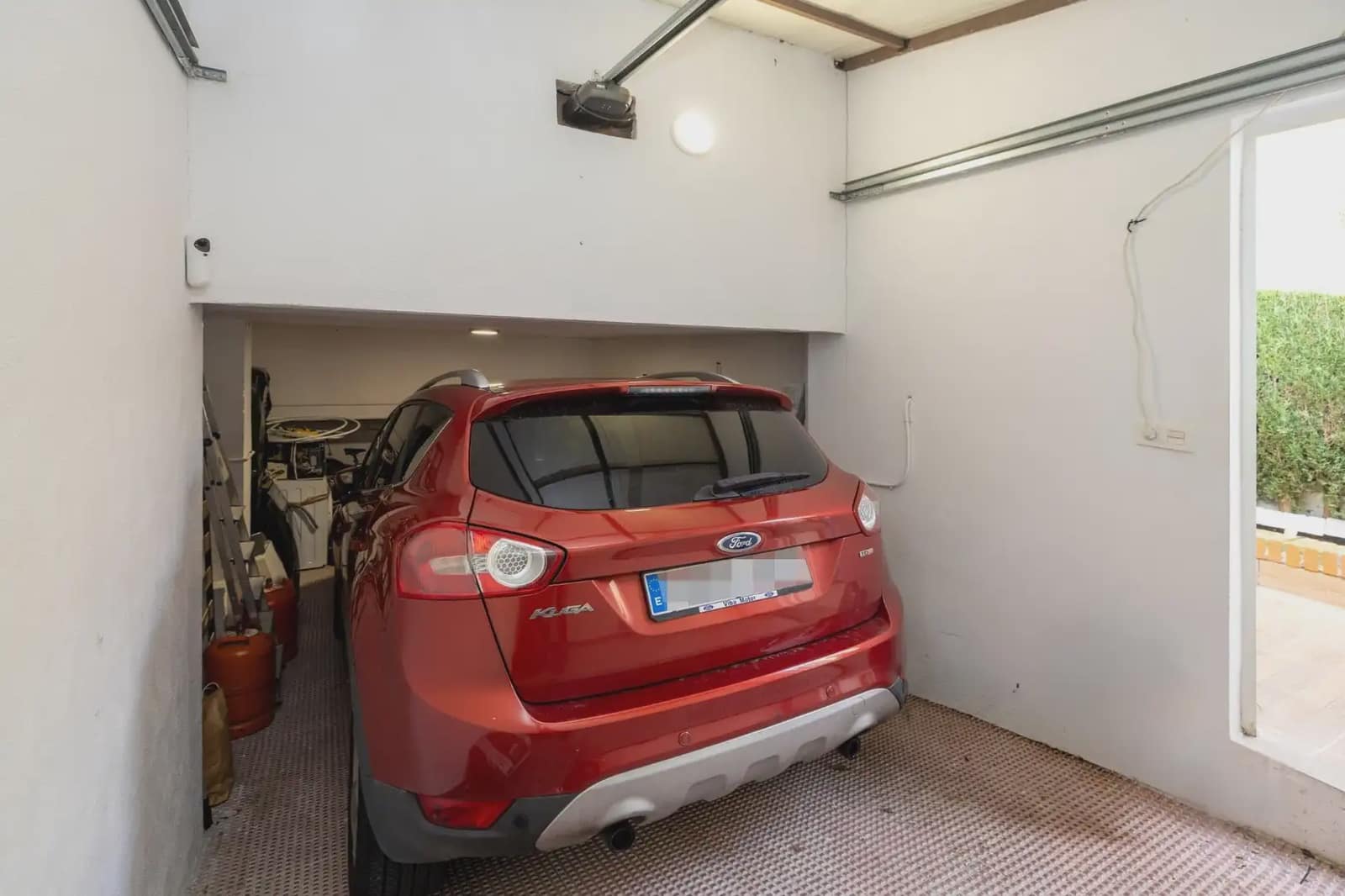 Dom blizniak na sprzedaż w Peligros z basenem garażem - 420 000 € (Ref: 9836985)