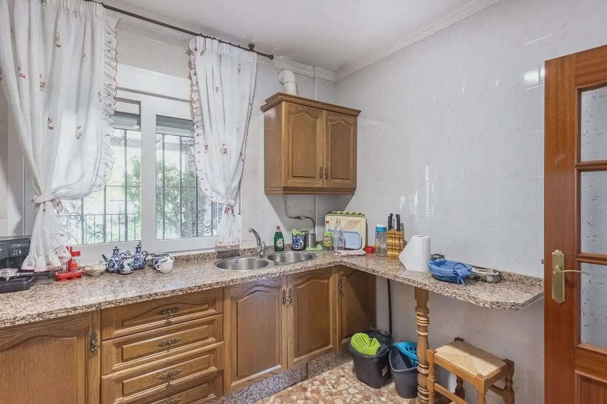 Villa til salg i Atarfe med swimmingpool garage - € 370.000 (Ref: 9836988)