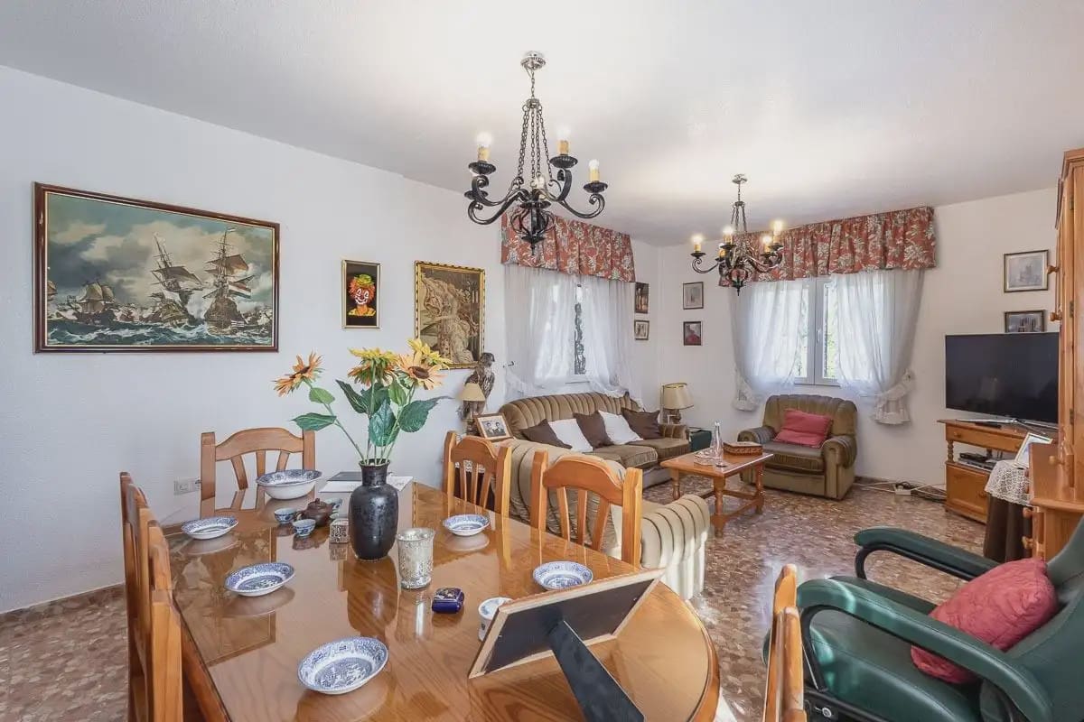 Villa til salg i Atarfe med swimmingpool garage - € 370.000 (Ref: 9836988)