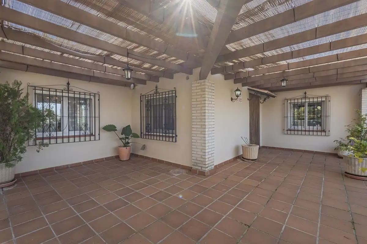 Villa til salg i Atarfe med swimmingpool garage - € 370.000 (Ref: 9836988)