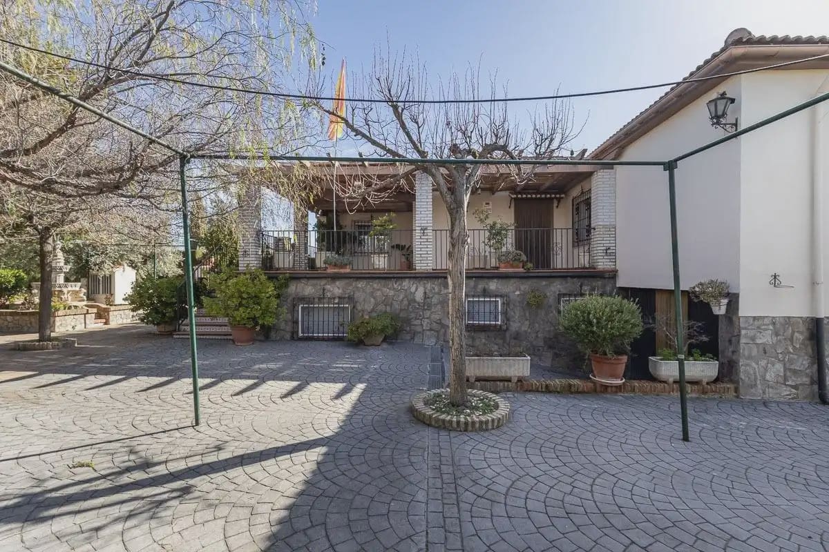 Villa til salg i Atarfe med swimmingpool garage - € 370.000 (Ref: 9836988)