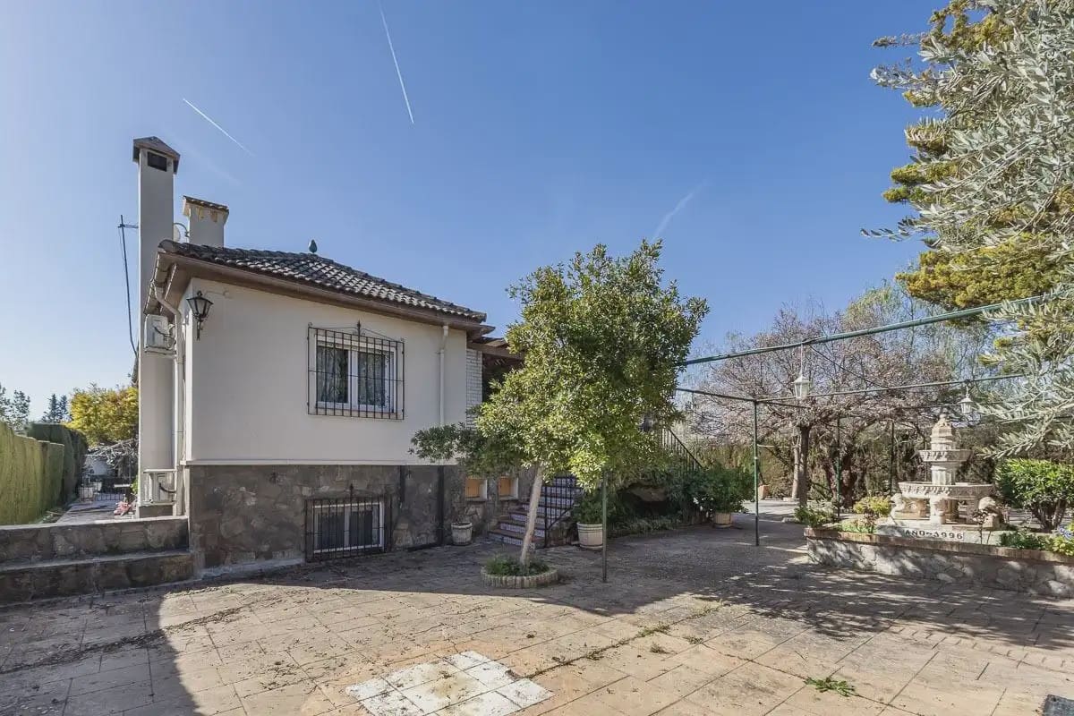 Villa til salg i Atarfe med swimmingpool garage - € 370.000 (Ref: 9836988)