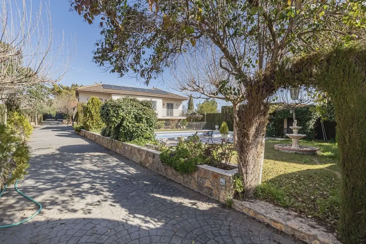 Villa til salg i Atarfe med swimmingpool garage - € 370.000 (Ref: 9836988)