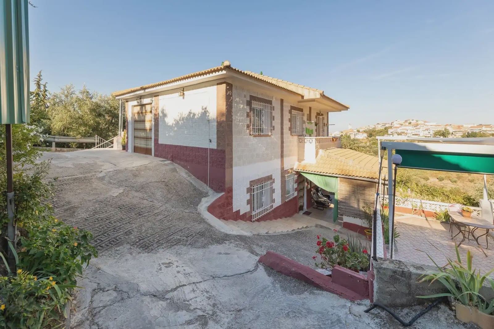 Villa zu verkaufen in Cogollos Vega mit Pool Garage - 236.000 € (Ref: 9836989)