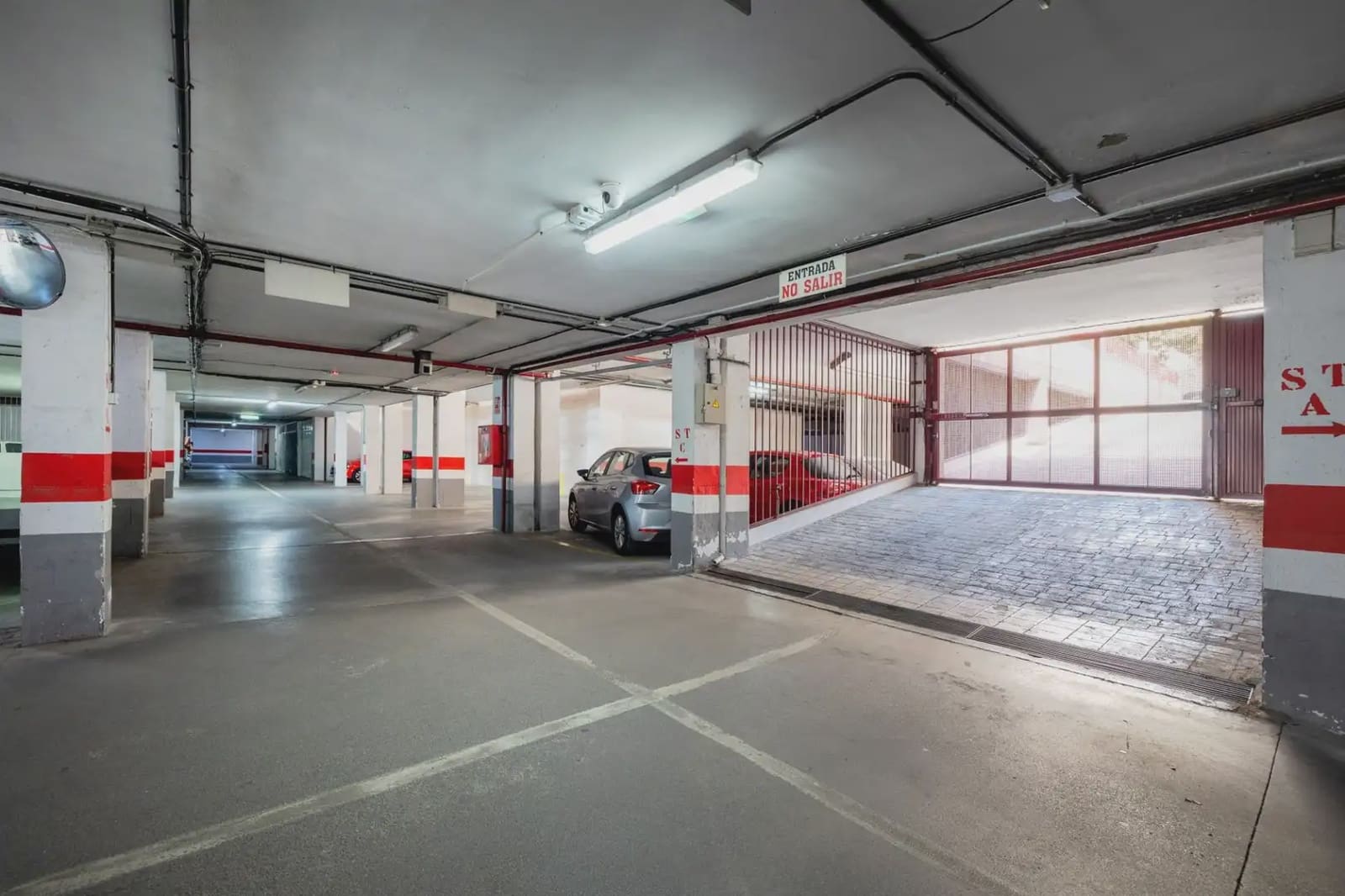 Garaż na sprzedaż w Miasto Grenada - 23 000 € (Ref: 9836991)