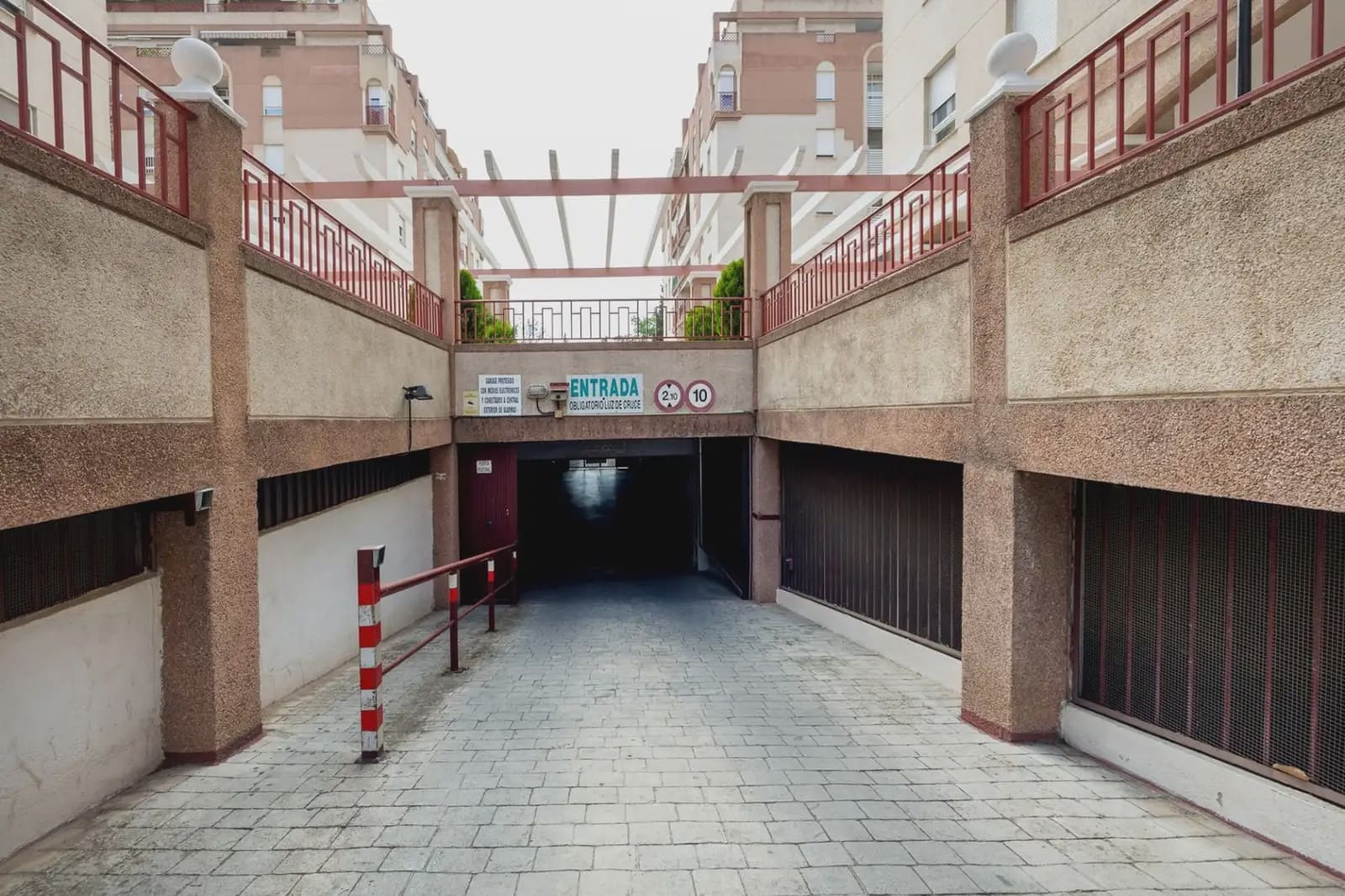 Garaż na sprzedaż w Miasto Grenada - 23 000 € (Ref: 9836991)