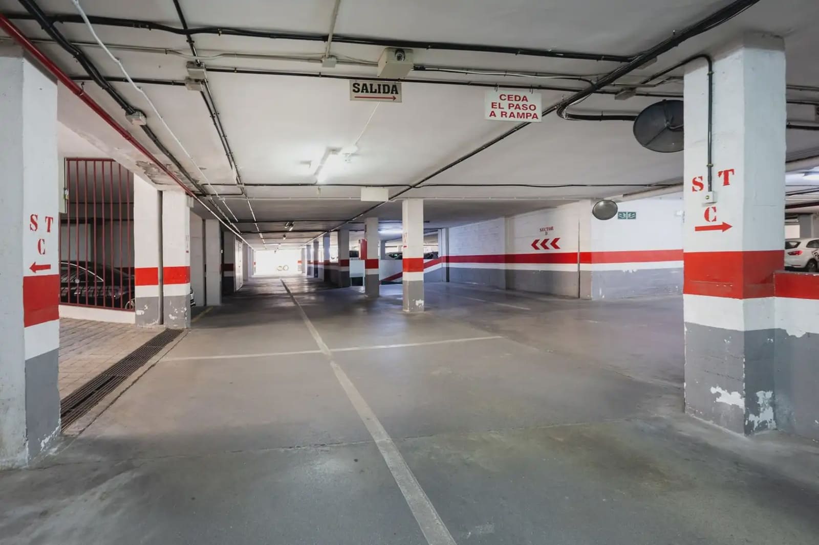 Garaż na sprzedaż w Miasto Grenada - 23 000 € (Ref: 9836991)