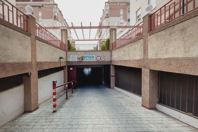 Garaż na sprzedaż w Angustias - Chana - Encina, Miasto Grenada - 23 000 € (Ref: 9836991)