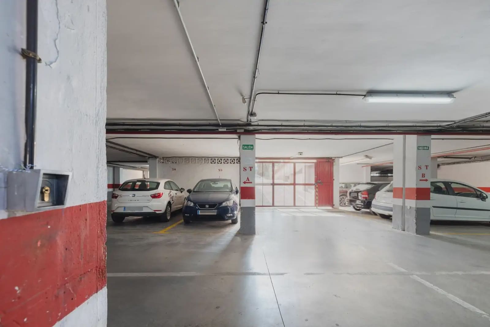 Garaż na sprzedaż w Miasto Grenada - 23 000 € (Ref: 9836991)