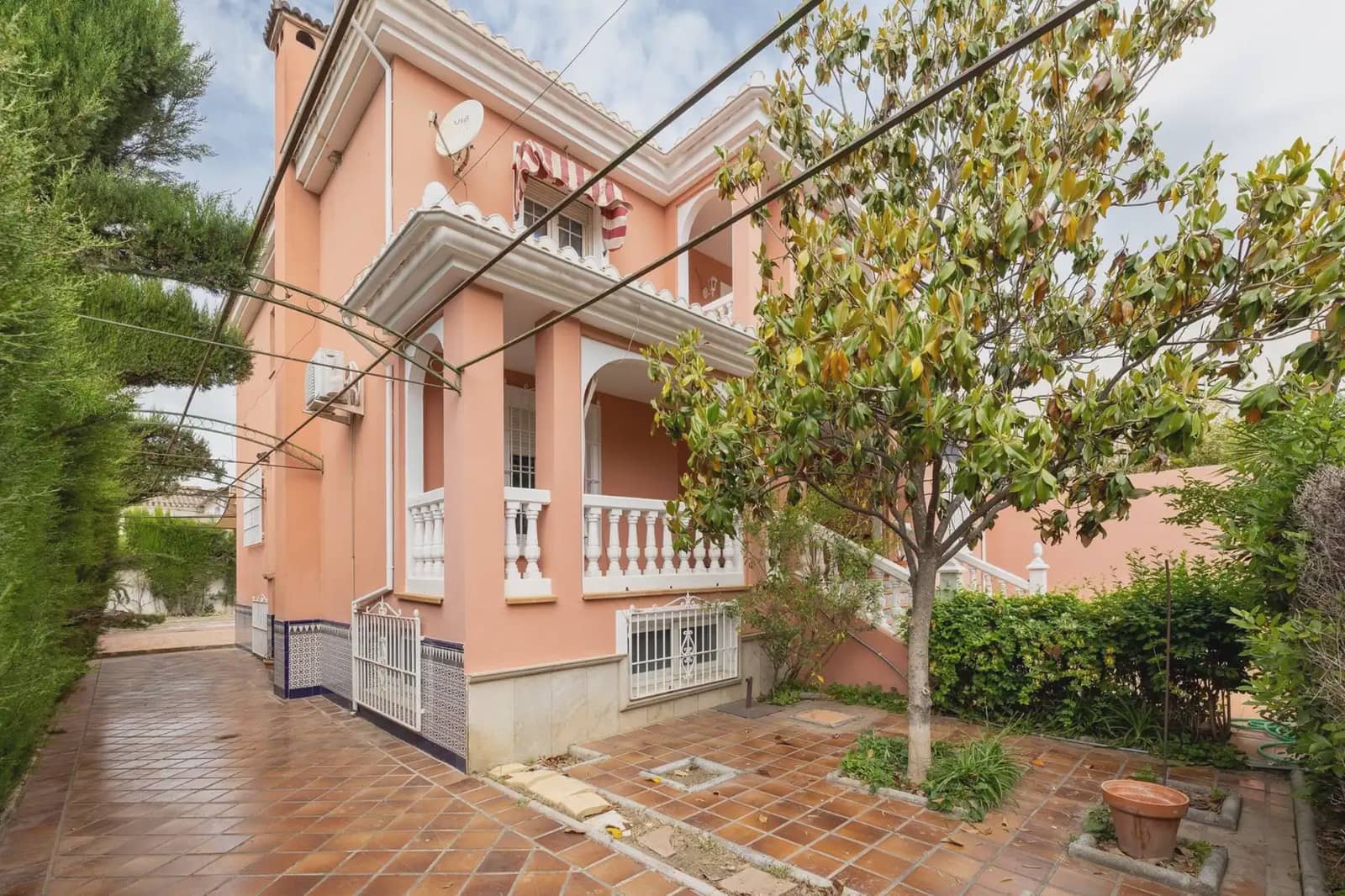 Villa for sale in Santa Fe with garage - € 325,000 (Ref: 9836993)