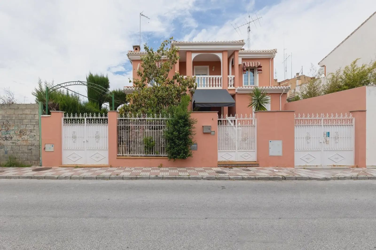 Villa for sale in Santa Fe with garage - € 325,000 (Ref: 9836993)