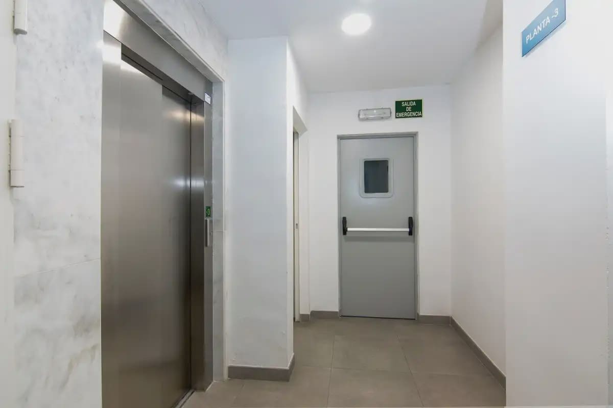 Garage for sale in Granada city - € 39,499 (Ref: 9836998)