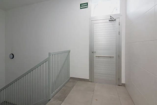 Garage for sale in Figares, Granada city - € 39,499 (Ref: 9836998)
