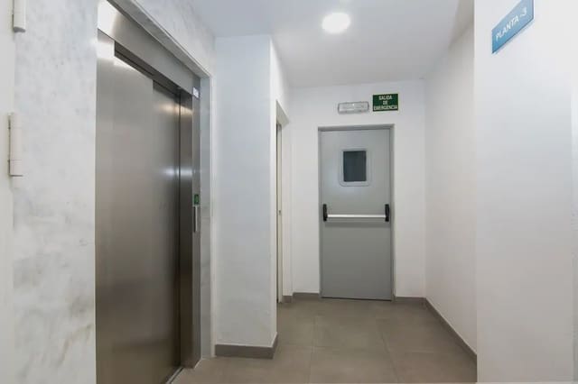Garage for sale in Figares, Granada city - € 39,499 (Ref: 9836998)