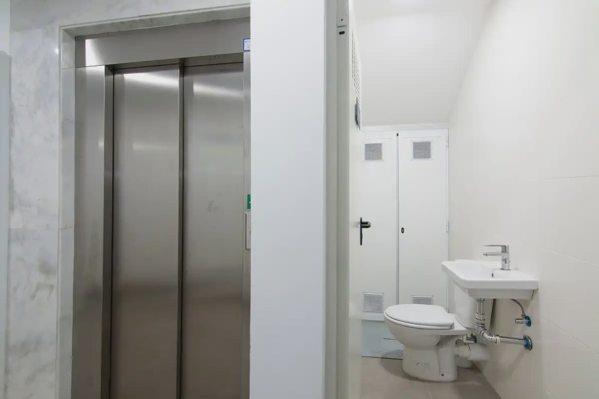 Garage for sale in Granada city - € 39,499 (Ref: 9836998)