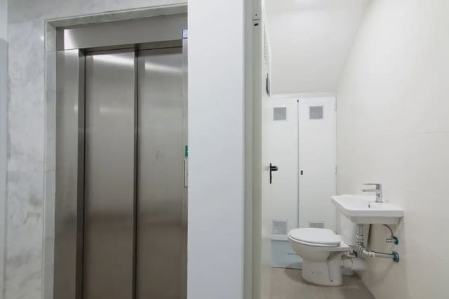 Garage for sale in Figares, Granada city - € 39,499 (Ref: 9836998)