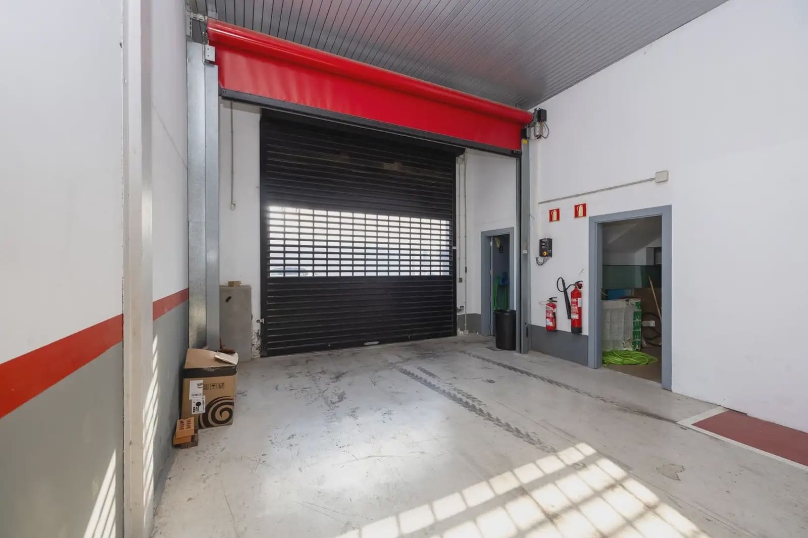 Local Comercial en Peligros en venta - 2.100.000 € (Ref: 9837002)