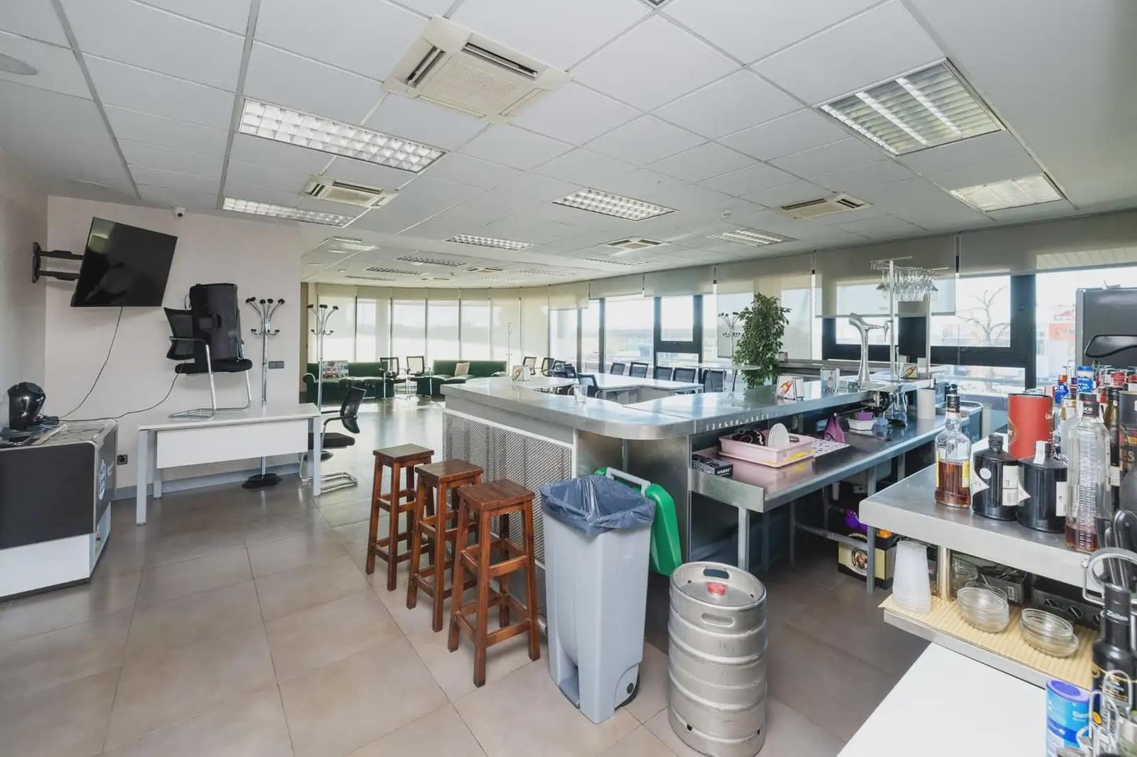 Local Comercial en Peligros en venta - 2.100.000 € (Ref: 9837002)