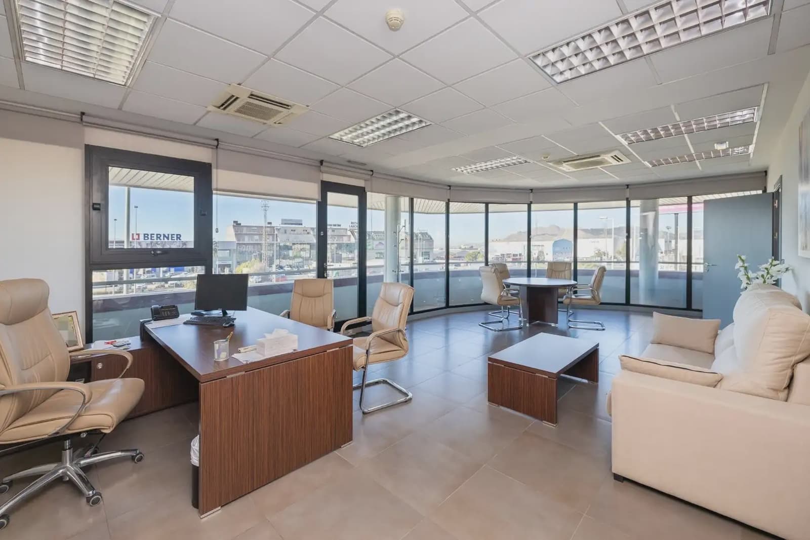 Local Comercial en Peligros en venta - 2.100.000 € (Ref: 9837002)