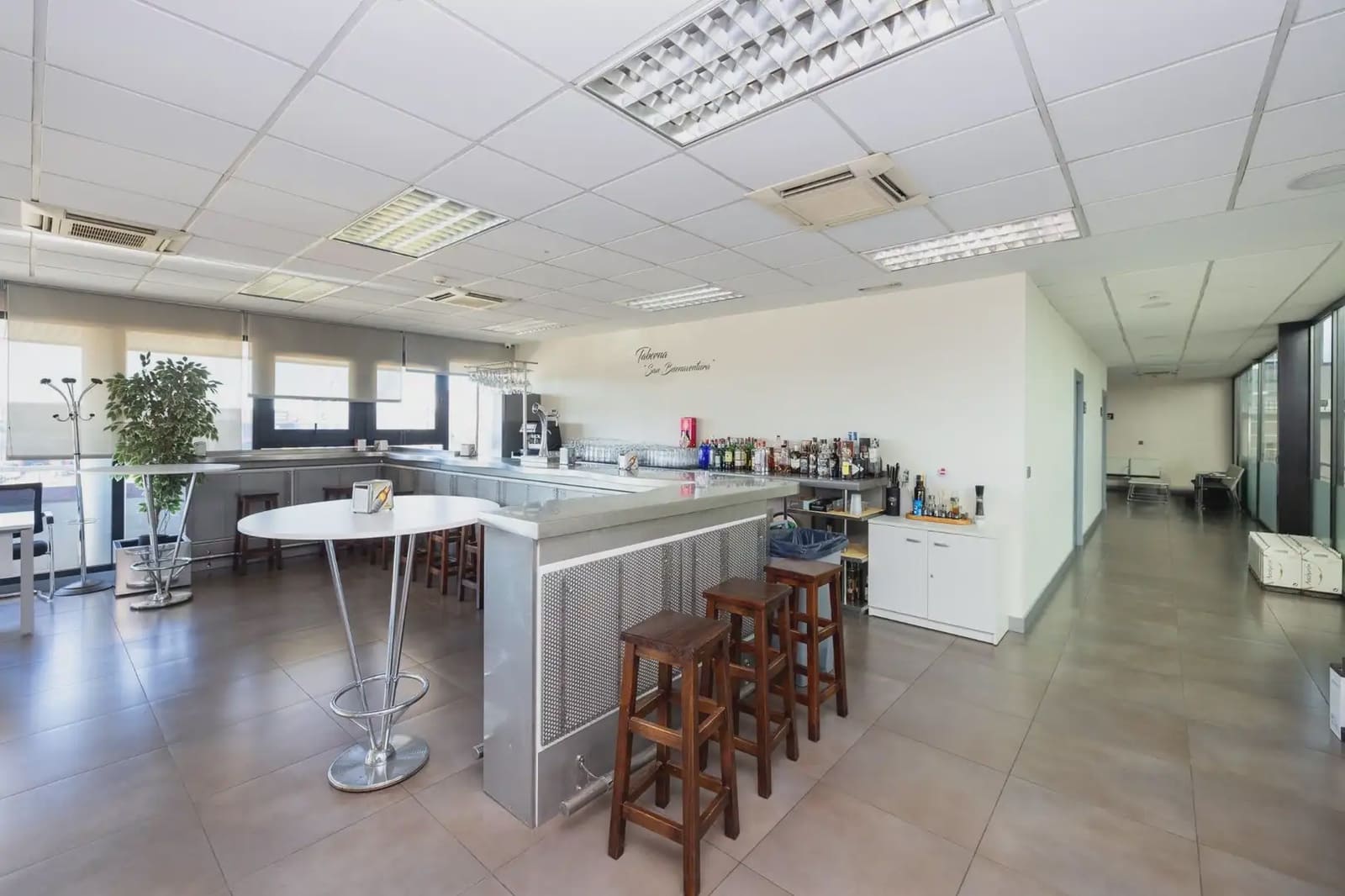 Local Comercial en Peligros en venta - 2.100.000 € (Ref: 9837002)
