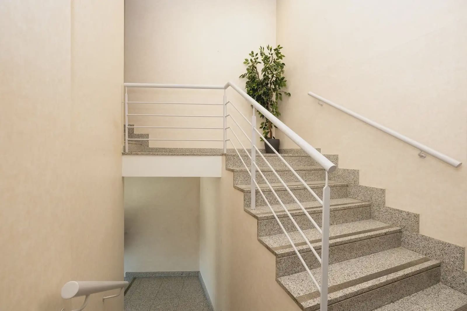 Local Comercial en Peligros en venta - 2.100.000 € (Ref: 9837002)