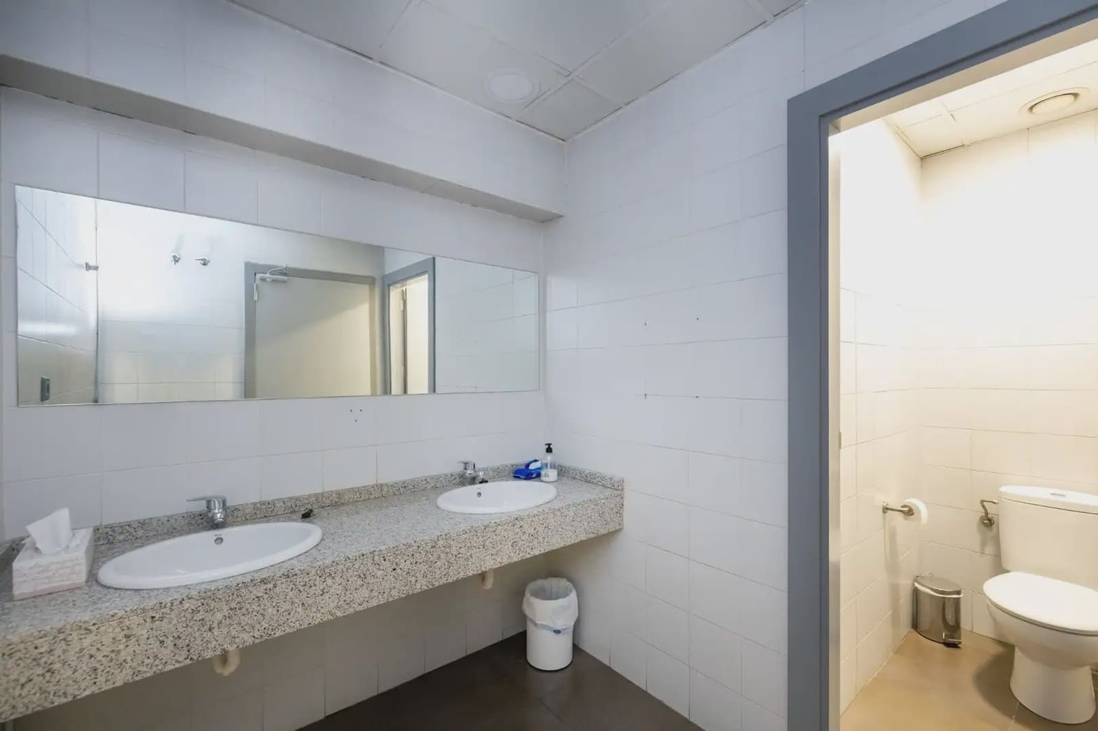 Local Comercial en Peligros en venta - 2.100.000 € (Ref: 9837002)