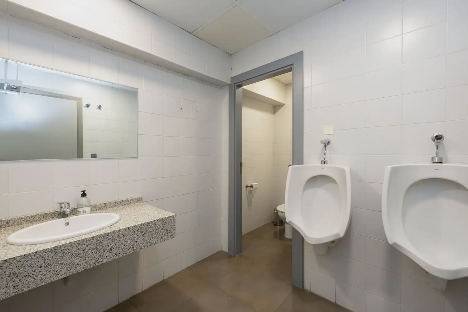 Local Comercial en Peligros en venta - 2.100.000 € (Ref: 9837002)