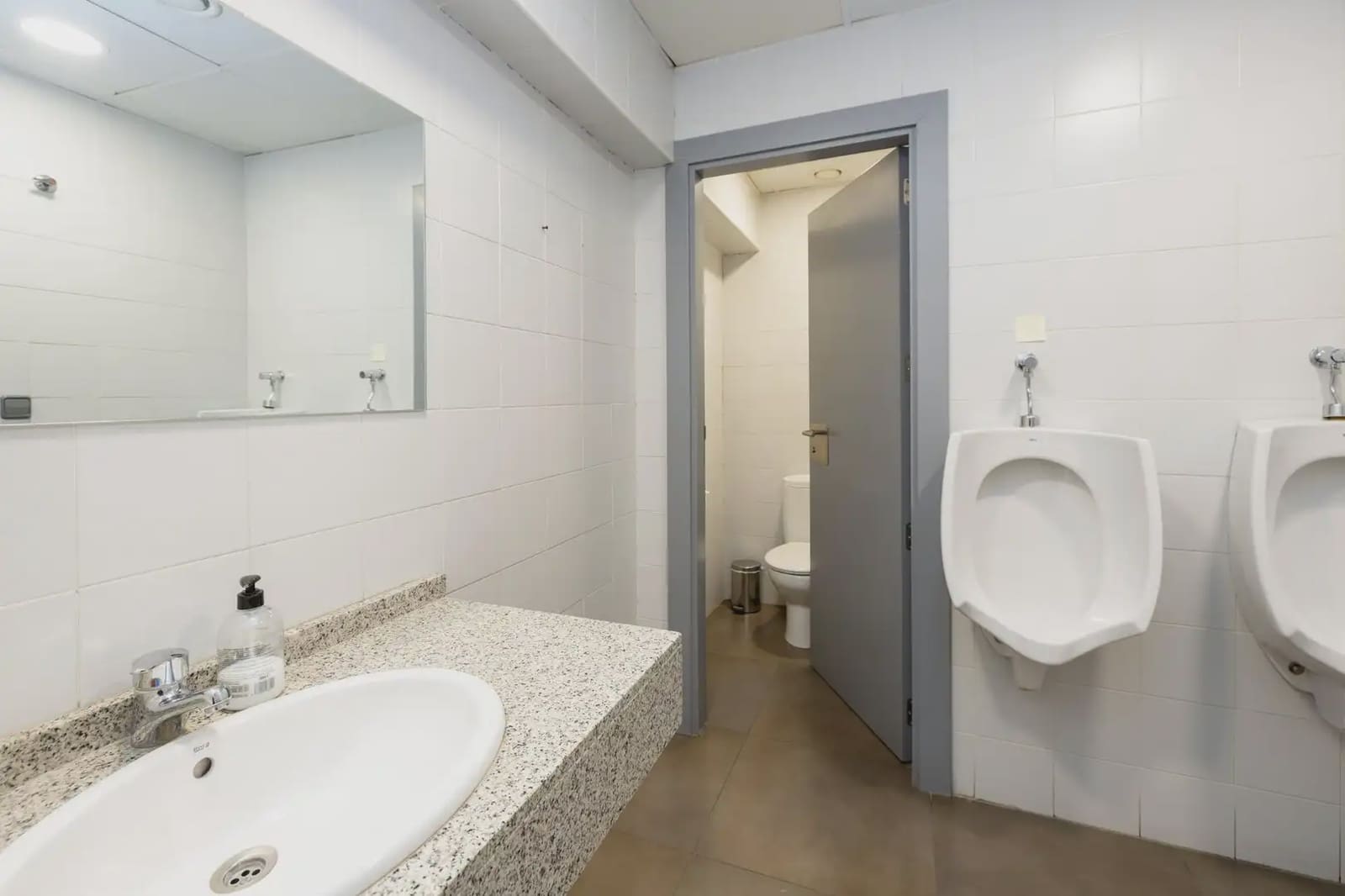 Local Comercial en Peligros en venta - 2.100.000 € (Ref: 9837002)