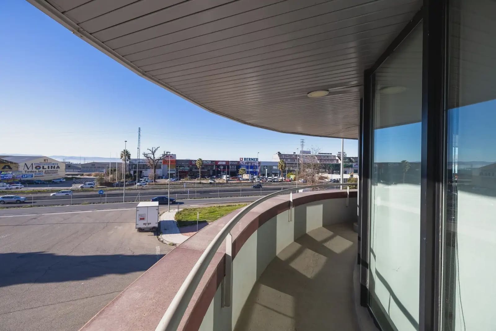 Local Comercial en Peligros en venta - 2.100.000 € (Ref: 9837002)