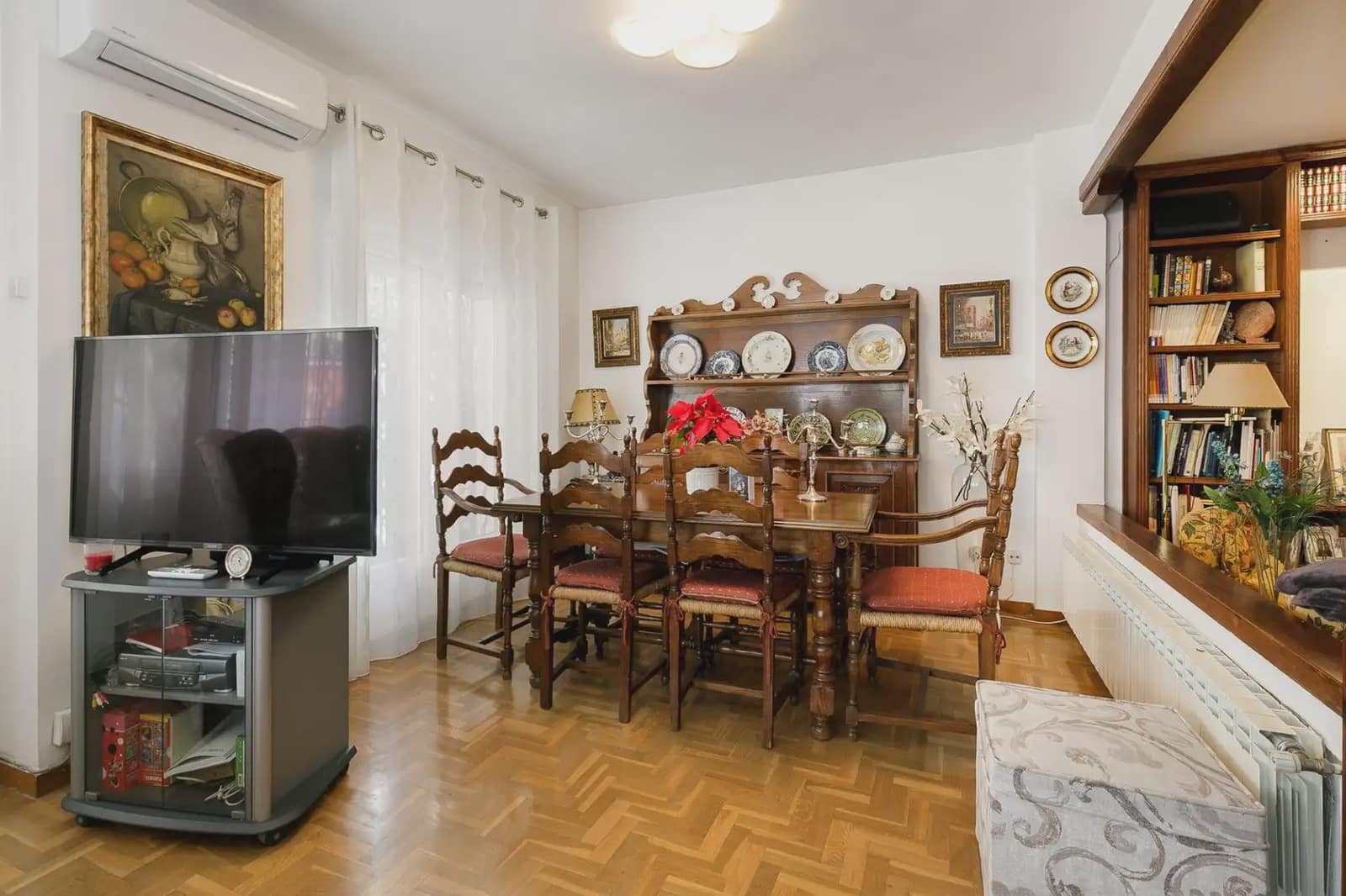 Villa for sale in Granada city with garage - € 735,000 (Ref: 9837003)