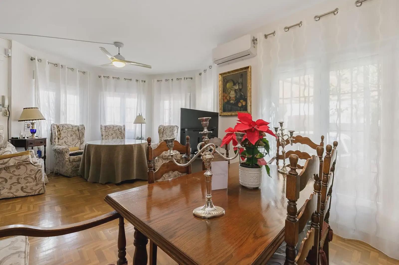 Villa for sale in Granada city with garage - € 735,000 (Ref: 9837003)