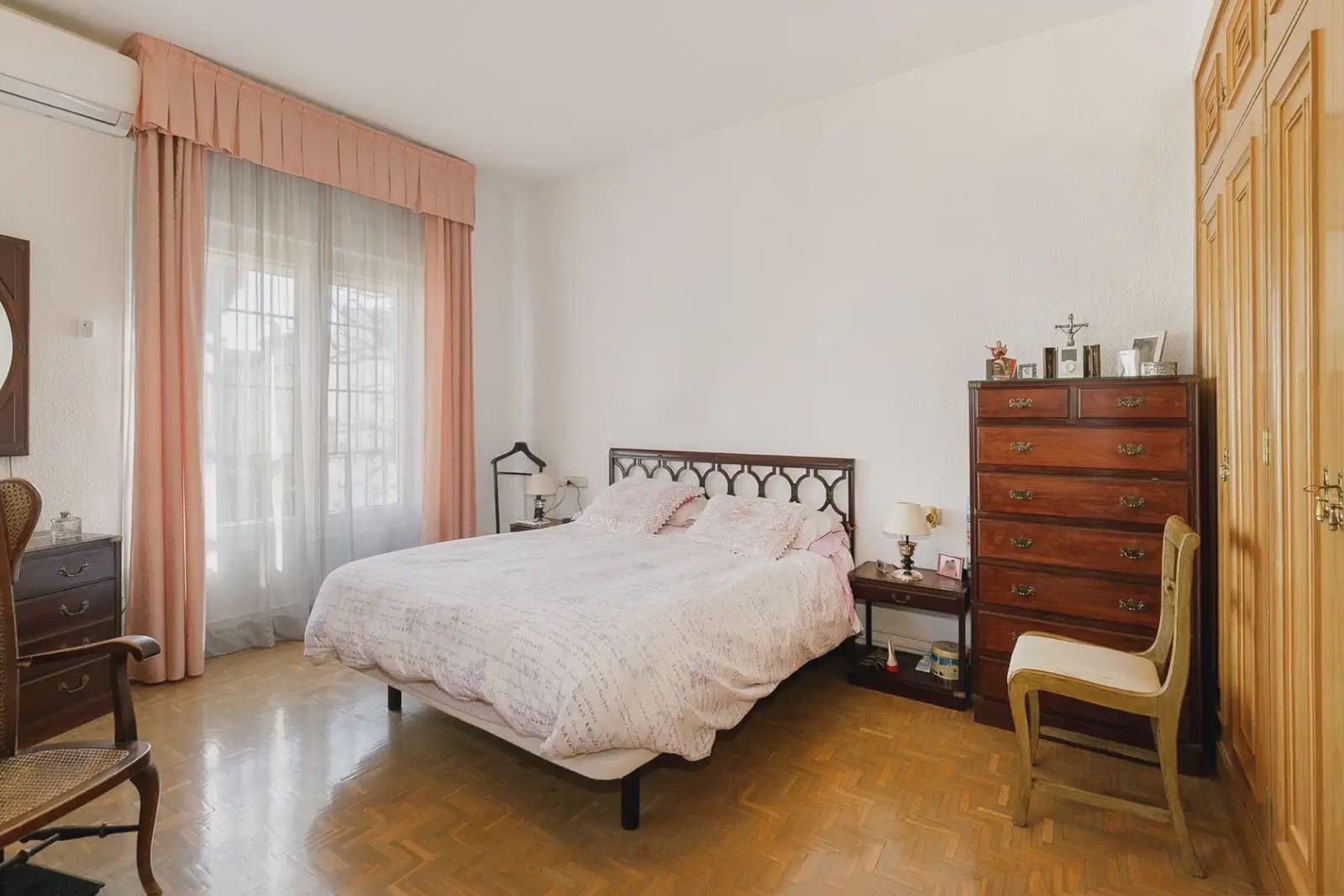 Villa for sale in Granada city with garage - € 735,000 (Ref: 9837003)