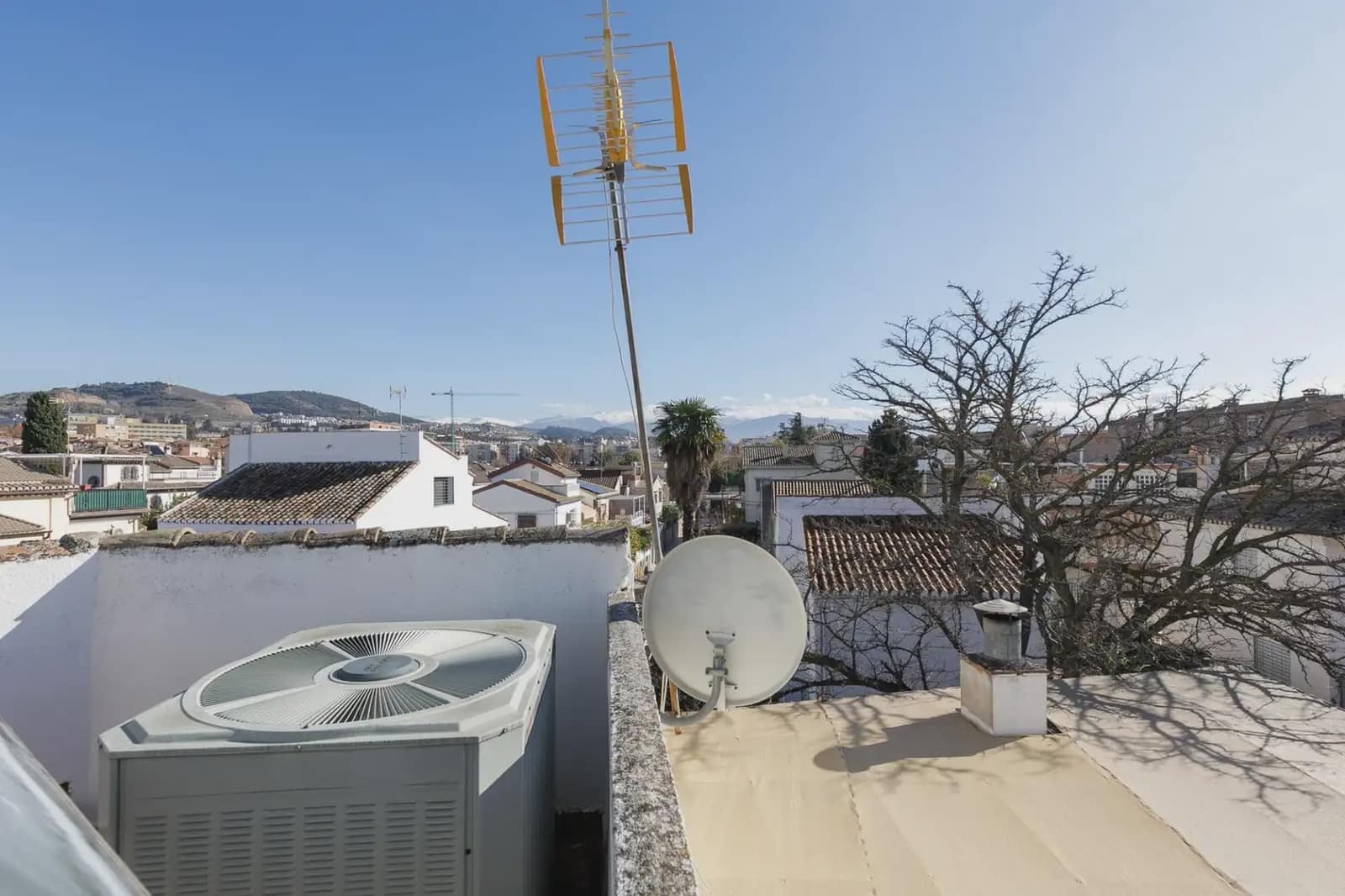 Villa for sale in Granada city with garage - € 735,000 (Ref: 9837003)