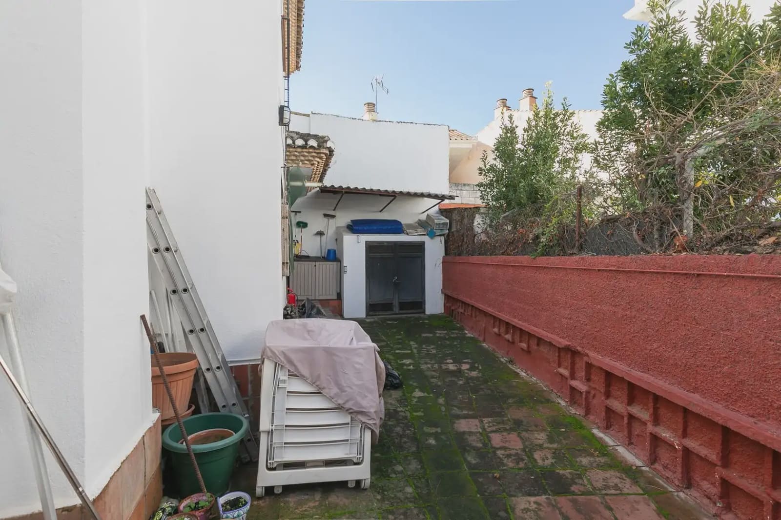 Villa for sale in Granada city with garage - € 735,000 (Ref: 9837003)