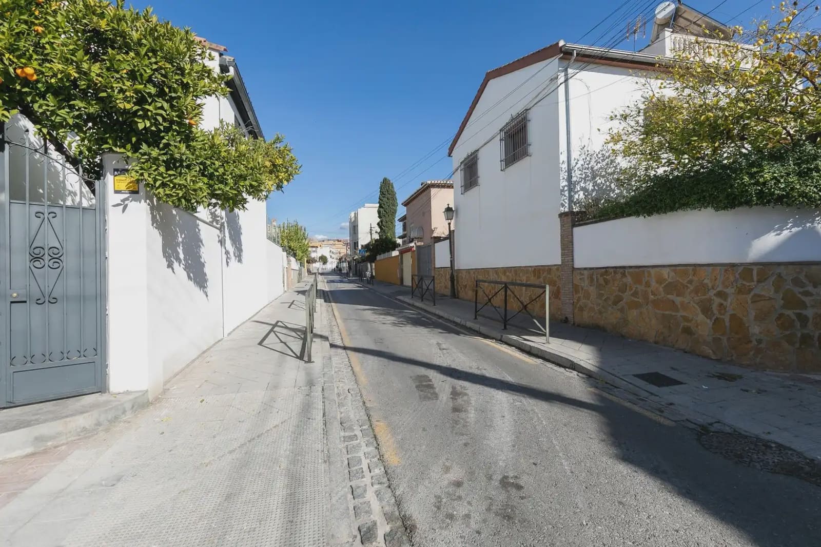 Villa for sale in Granada city with garage - € 735,000 (Ref: 9837003)