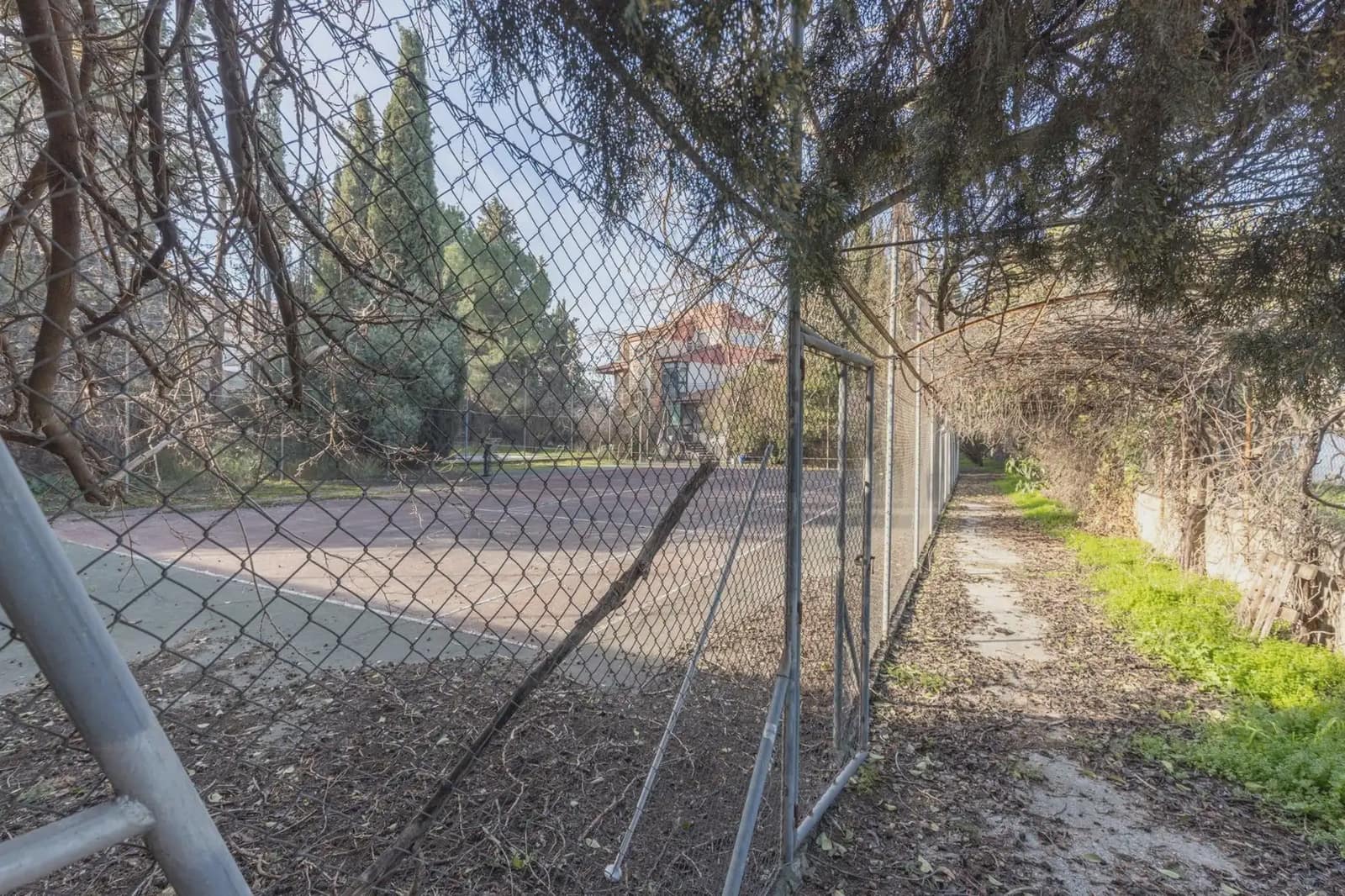 Villa te koop in La Zubia met garage - € 1.100.000 (Ref: 9837004)