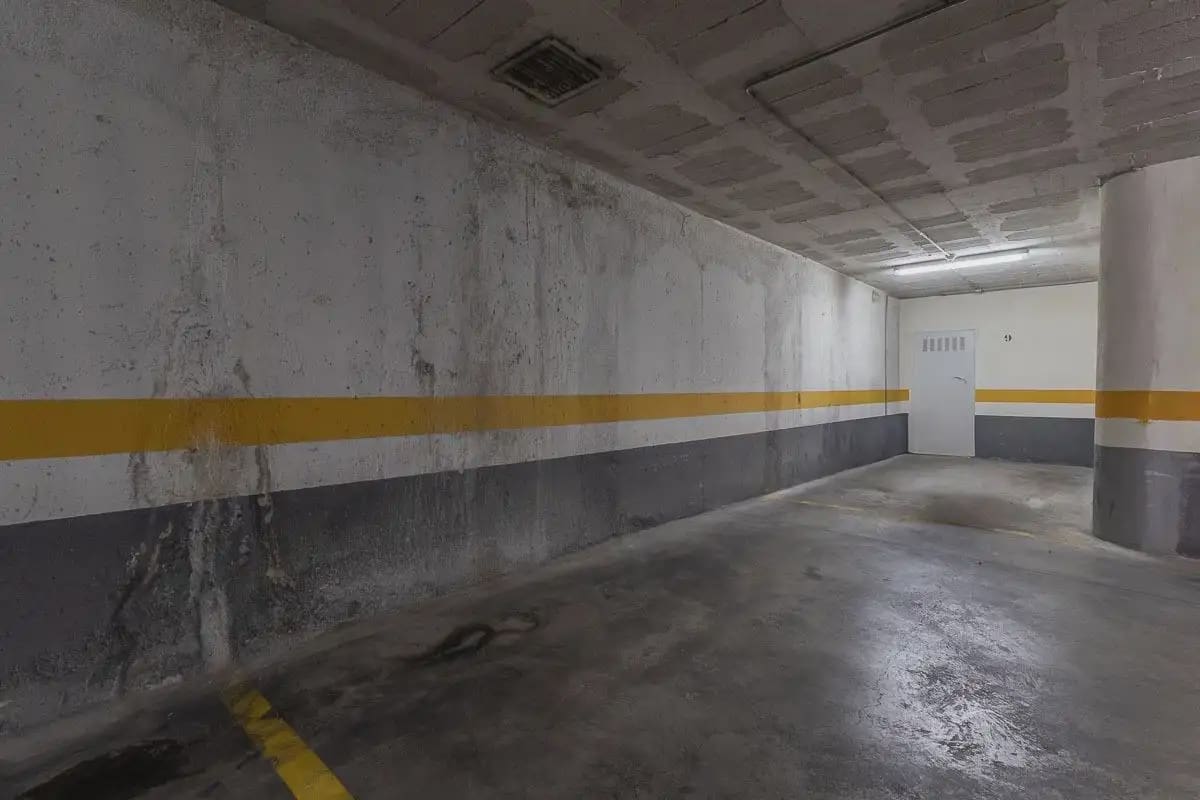 Garage for sale in Granada city - € 19,500 (Ref: 9837008)