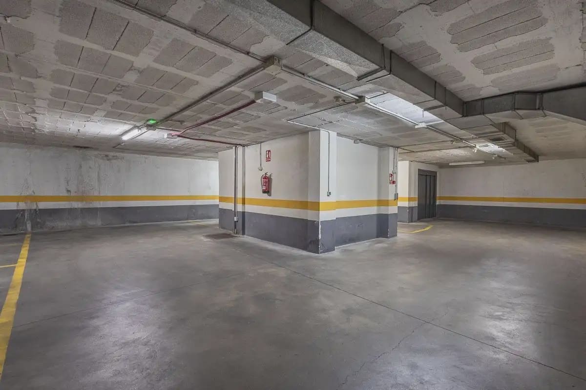 Garage for sale in Granada city - € 19,500 (Ref: 9837008)