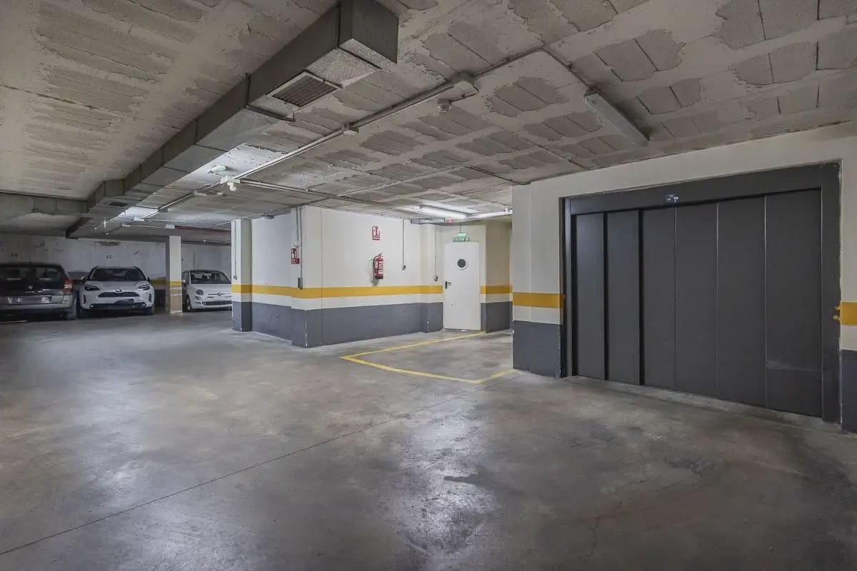 Garage for sale in Granada city - € 19,500 (Ref: 9837008)