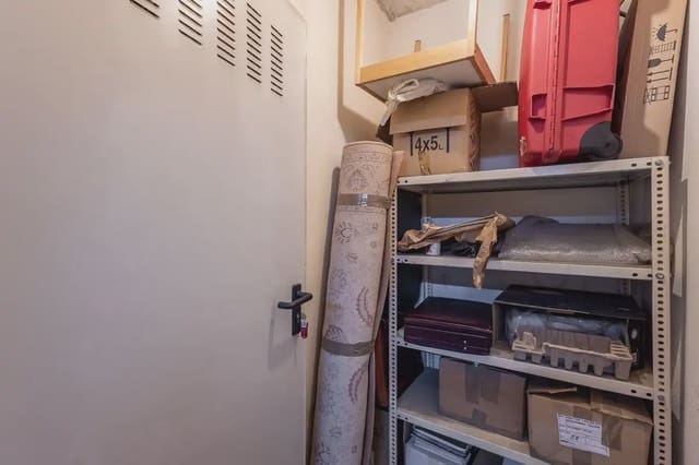 Garage for sale in Figares, Granada city - € 19,500 (Ref: 9837008)