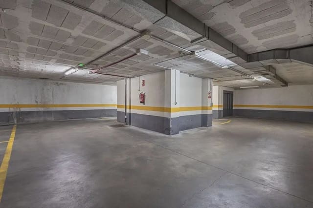 Garage for sale in Figares, Granada city - € 19,500 (Ref: 9837008)
