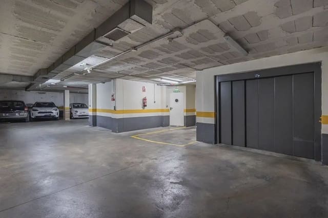 Garage for sale in Figares, Granada city - € 19,500 (Ref: 9837008)