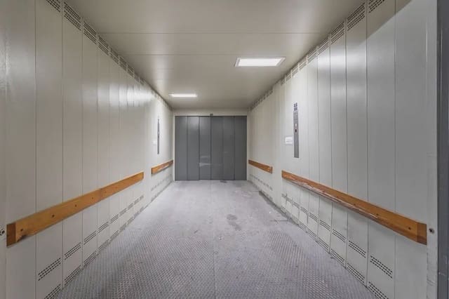 Garage for sale in Figares, Granada city - € 19,500 (Ref: 9837008)