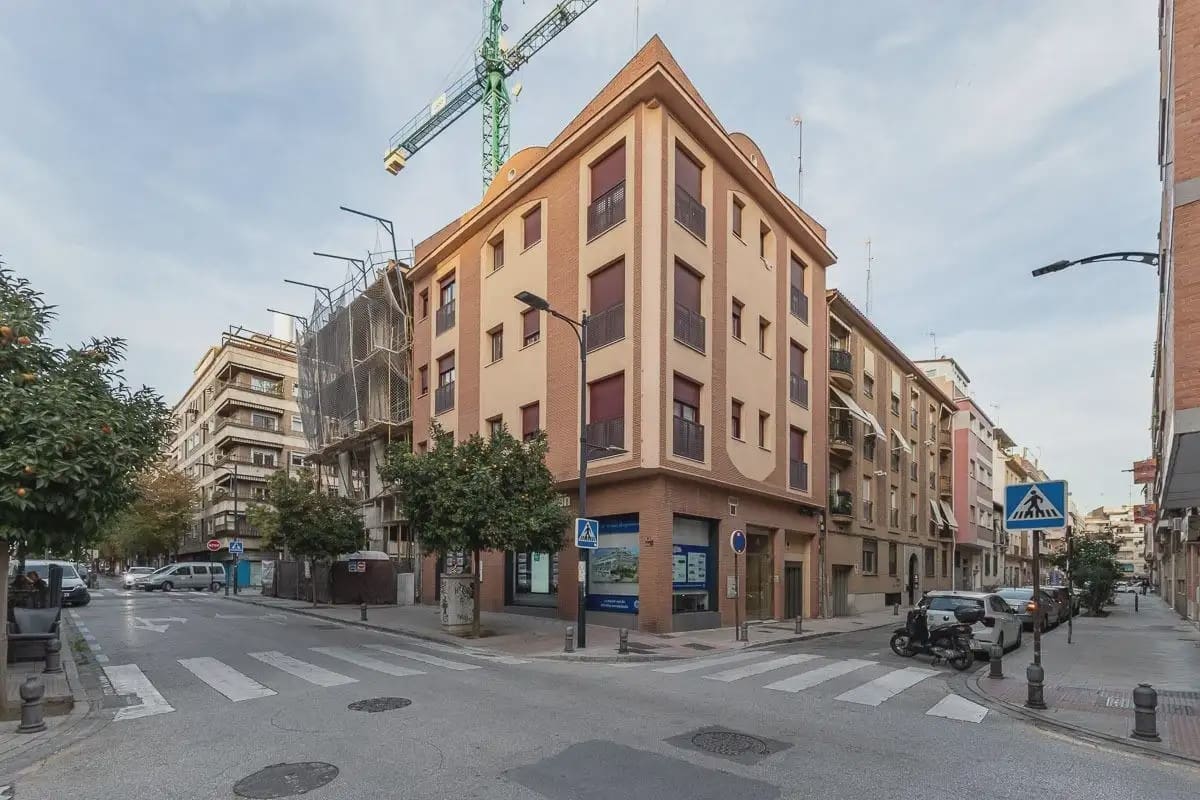 Garage for sale in Granada city - € 19,500 (Ref: 9837008)