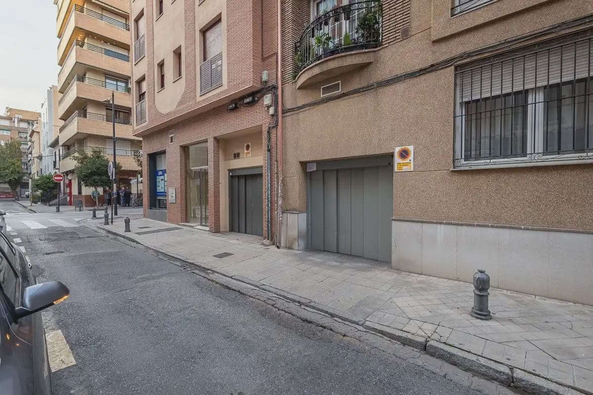 Garage for sale in Granada city - € 19,500 (Ref: 9837008)