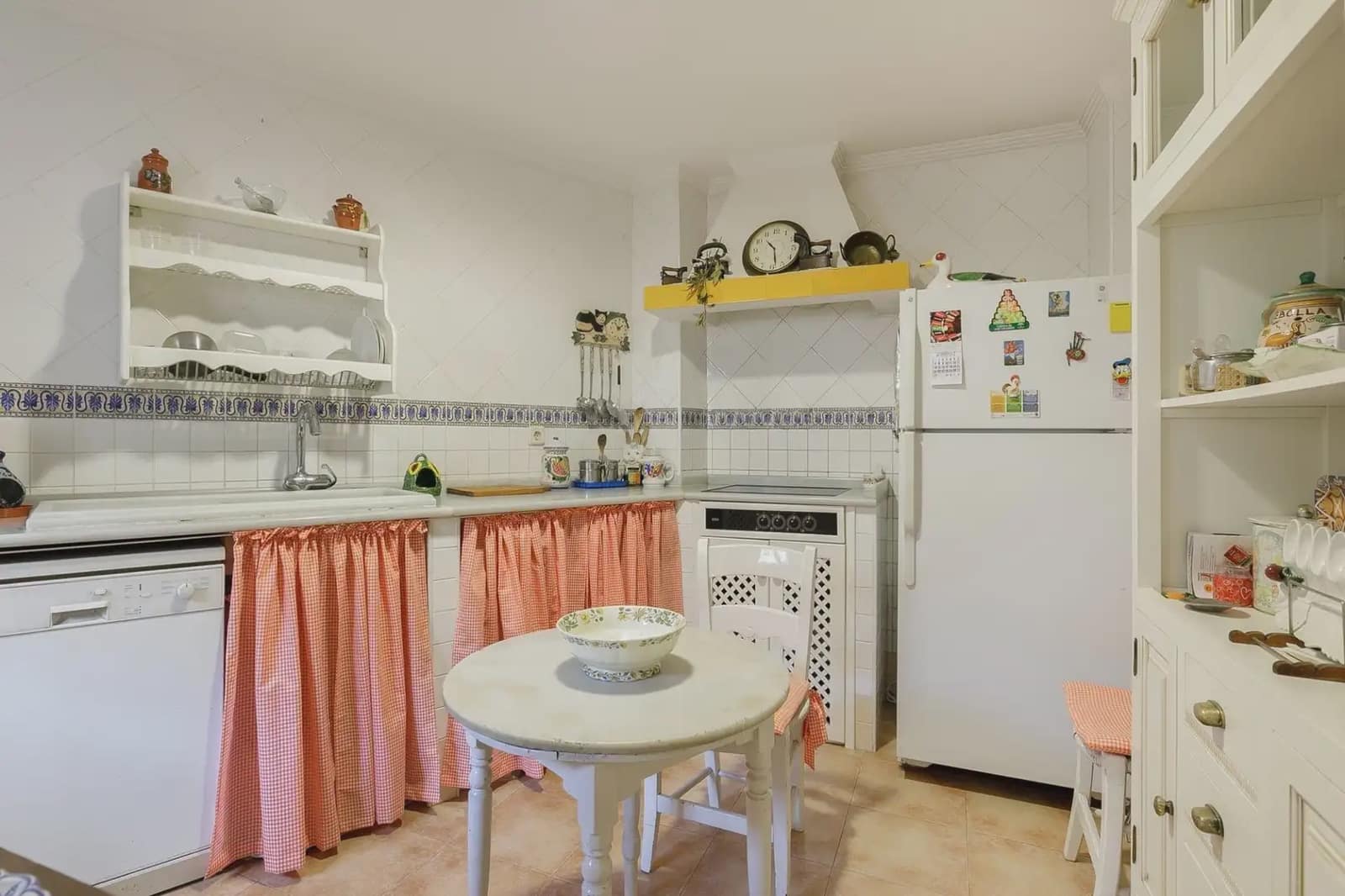 Semi-detached Villa for sale in Granada city with garage - € 640,000 (Ref: 9837009)